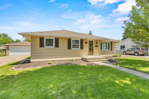Exterior - 2700 N Lillian Ct, Appleton, WI 54911 photo 3 of 12