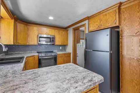 Kitchen - 2700 N Lillian Ct, Appleton, WI 54911 photo 3 of 5