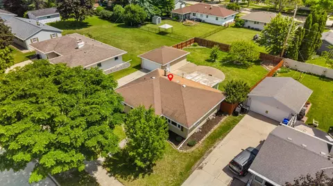 View/Area - 2700 N Lillian Ct, Appleton, WI 54911 photo 2 of 10