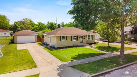View/Area - 2700 N Lillian Ct, Appleton, WI 54911 photo 1 of 10