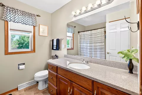 Bath - n9152 Kernan Avenue, Appleton, WI 54915 photo 3 of 5