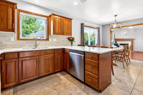 Kitchen - n9152 Kernan Avenue, Appleton, WI 54915 photo 4 of 5