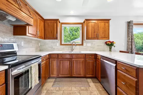 Kitchen - n9152 Kernan Avenue, Appleton, WI 54915 photo 5 of 5
