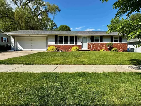 1404 Ponderosa Ave, Green Bay, WI 54313
