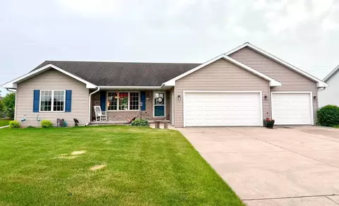 3166 Egan Ln, Green Bay, WI 54311
