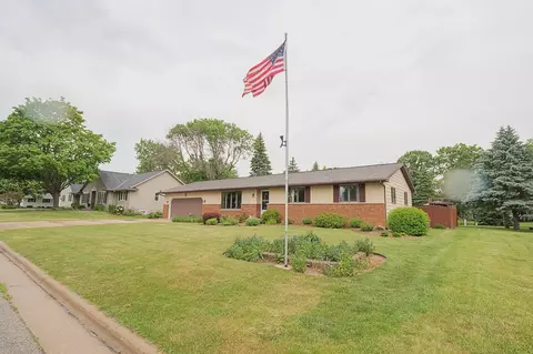 625 E Walnut St, Seymour, WI 54165