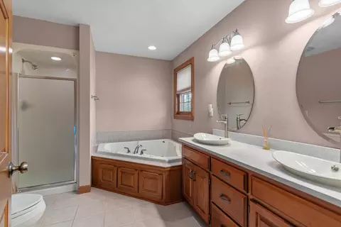 Bath - 224 E Carrington Ln, Appleton, WI 54913 photo 1 of 4