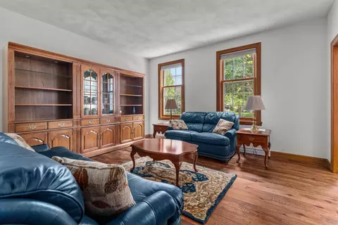 Living - 224 E Carrington Ln, Appleton, WI 54913 photo 4 of 5