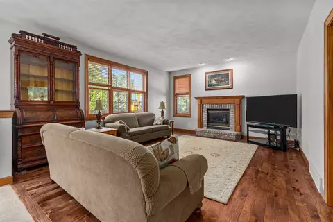 Living - 224 E Carrington Ln, Appleton, WI 54913 photo 1 of 5