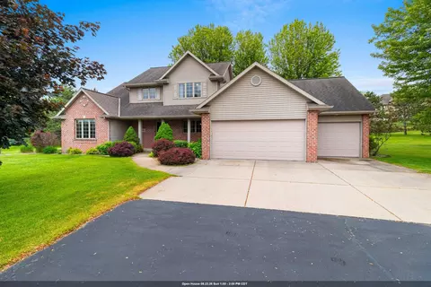 3386 Hawkeye Ct, Green Bay, WI 54313