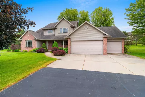 3386 Hawkeye Ct, Green Bay, WI 54313