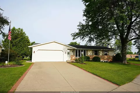 1238 Stine Way, De Pere, WI 54115