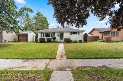 1727 30th St, Two Rivers, WI 54241