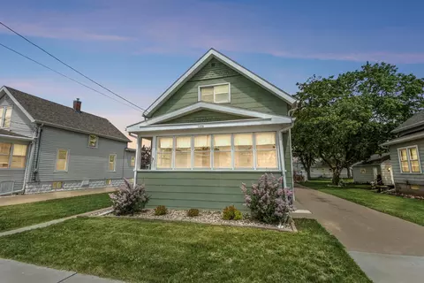 1054 Tyler Ave, Oshkosh, WI 54902