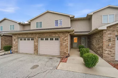 2127 Royal Crest Cir #3, Green Bay, WI 54311