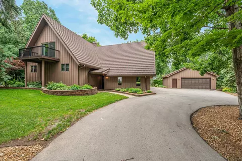 63 Crestview Dr, Hortonville, WI 54944