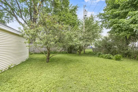Exterior - 1136 W Roberts Ave, Appleton, WI 54914 photo 12 of 14