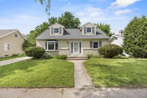 Exterior - 1136 W Roberts Ave, Appleton, WI 54914 photo 2 of 14