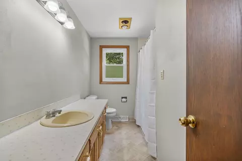 Bath - 1136 W Roberts Ave, Appleton, WI 54914 photo 1 of 2