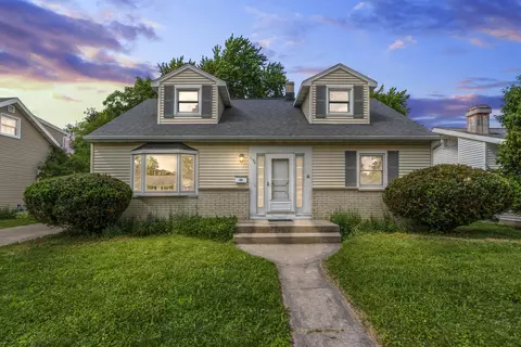 Exterior - 1136 W Roberts Ave, Appleton, WI 54914 photo 5 of 14