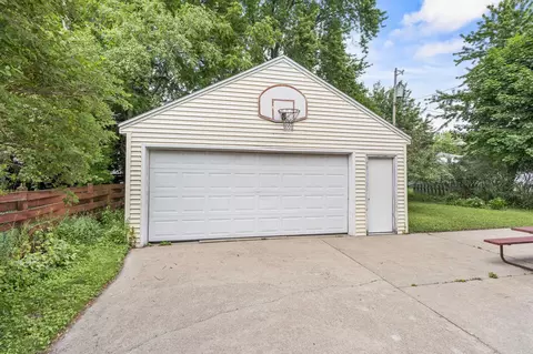 Exterior - 1136 W Roberts Ave, Appleton, WI 54914 photo 6 of 14