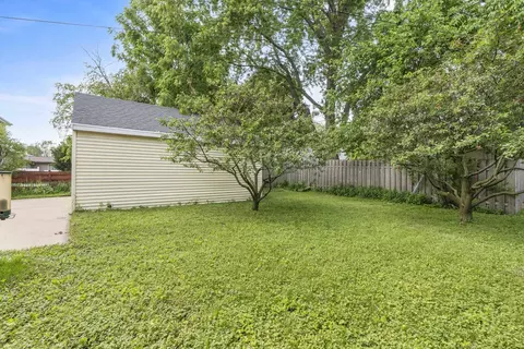 Exterior - 1136 W Roberts Ave, Appleton, WI 54914 photo 13 of 14