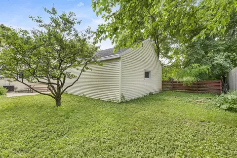 Exterior - 1136 W Roberts Ave, Appleton, WI 54914 photo 14 of 14