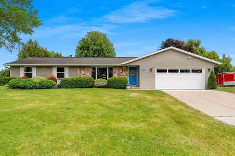 2542 Riverview Dr, Green Bay, WI 54313