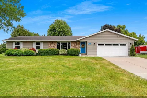 2542 Riverview Dr, Green Bay, WI 54313