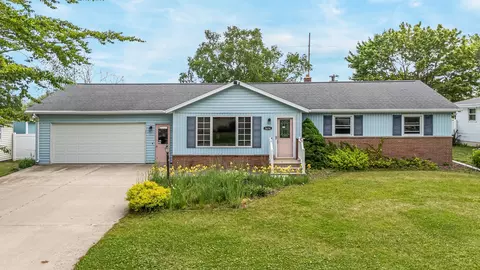 1614 Dawn St, Algoma, WI 54201