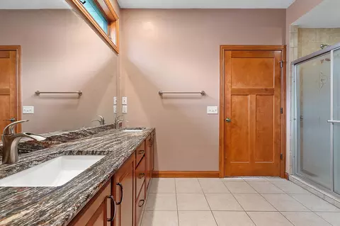 Bath - 1892 N Sunrise Ln, Appleton, WI 54913 photo 2 of 4