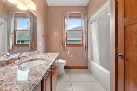 Bath - 1892 N Sunrise Ln, Appleton, WI 54913 photo 4 of 4