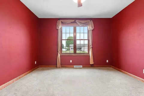 Bedroom - 1892 N Sunrise Ln, Appleton, WI 54913 photo 6 of 10