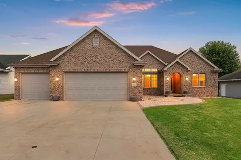 Exterior - 1892 N Sunrise Ln, Appleton, WI 54913 photo 6 of 8