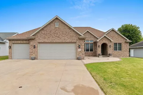 Exterior - 1892 N Sunrise Ln, Appleton, WI 54913 photo 7 of 8
