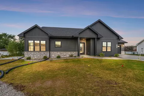 3154 Lazy Oak Ct, Green Bay, WI 54311