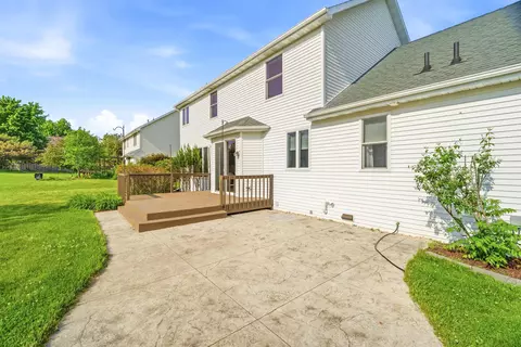 Exterior - 4717 N Tanglewood Dr, Appleton, WI 54913 photo 6 of 7