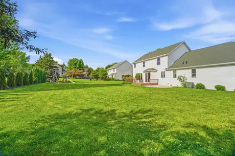Exterior - 4717 N Tanglewood Dr, Appleton, WI 54913 photo 4 of 7