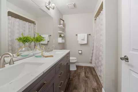 Bath - 4717 N Tanglewood Dr, Appleton, WI 54913 photo 5 of 6