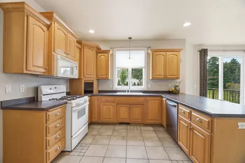 Kitchen - 4717 N Tanglewood Dr, Appleton, WI 54913 photo 2 of 3