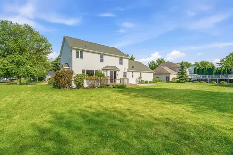 Exterior - 4717 N Tanglewood Dr, Appleton, WI 54913 photo 3 of 7