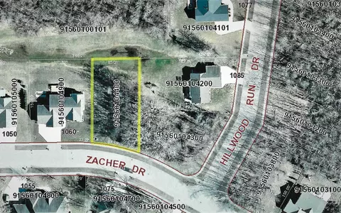 1070 Zacher Dr, Oshkosh, WI 54901