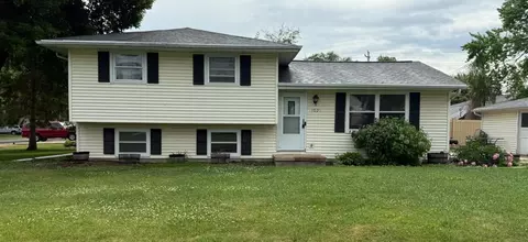 1021 Claude St, Menasha, WI 54952