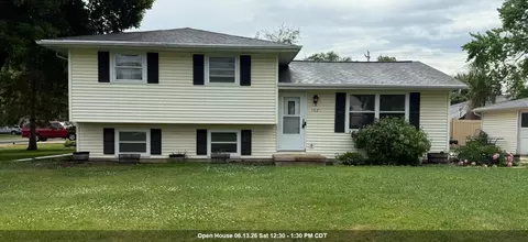 1021 Claude St, Menasha, WI 54952