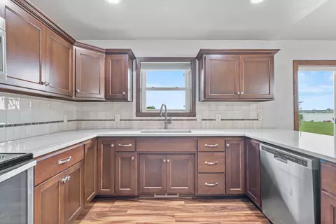 Kitchen - 5111 N Gala Ct, Appleton, WI 54913 photo 4 of 5