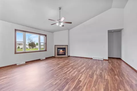 Living - 5111 N Gala Ct, Appleton, WI 54913 photo 2 of 6