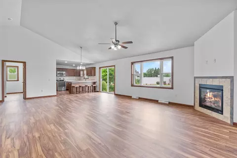 Living - 5111 N Gala Ct, Appleton, WI 54913 photo 6 of 6