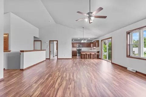 Living - 5111 N Gala Ct, Appleton, WI 54913 photo 5 of 6