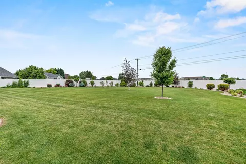 Exterior - 5111 N Gala Ct, Appleton, WI 54913 photo 3 of 6