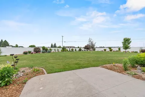 Exterior - 5111 N Gala Ct, Appleton, WI 54913 photo 2 of 6